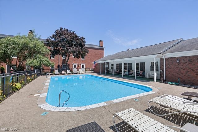 2885 Pease Drive 303, Rocky River, OH 44116