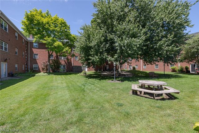 2885 Pease Drive 303, Rocky River, OH 44116