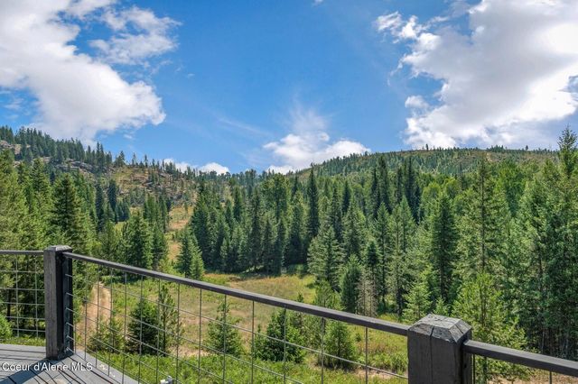 671 Kelso Woods Dr, Athol, ID 83801
