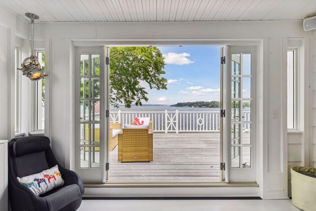 20100 Lakeview Avenue, Deephaven, MN 55331