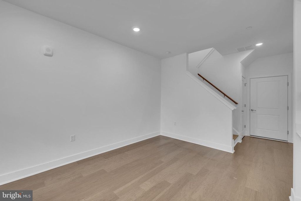 Image 11 of property listing at 257 LEWIS FISHER DRIVE, Pennington, NJ 08534