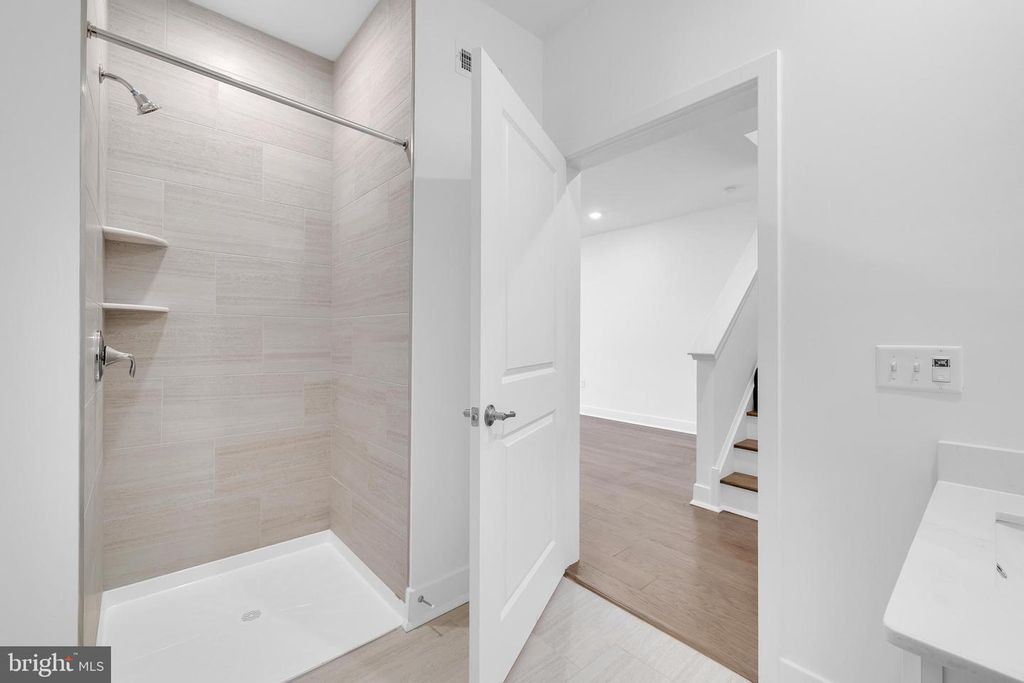 Image 14 of property listing at 257 LEWIS FISHER DRIVE, Pennington, NJ 08534