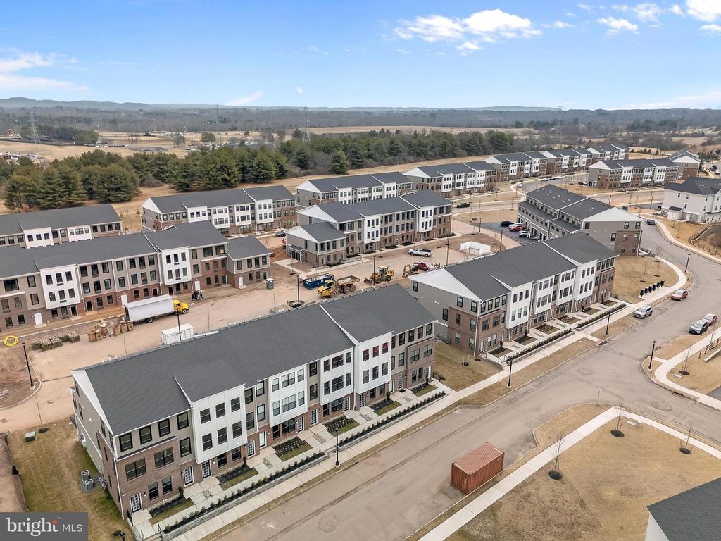 Image 2 of property listing at 257 LEWIS FISHER DRIVE, Pennington, NJ 08534