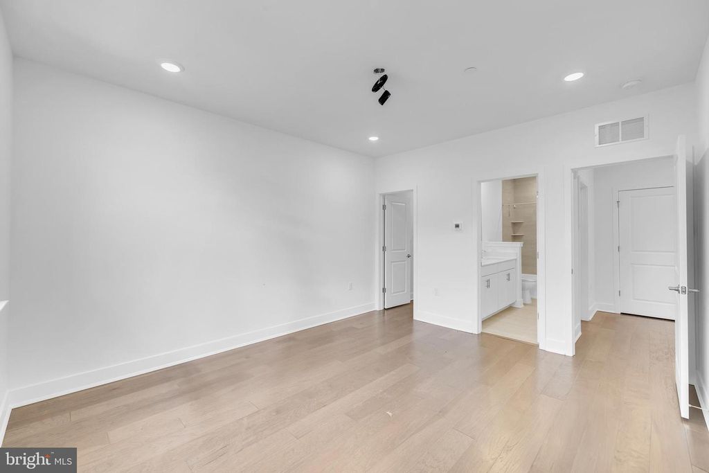 Image 21 of property listing at 257 LEWIS FISHER DRIVE, Pennington, NJ 08534