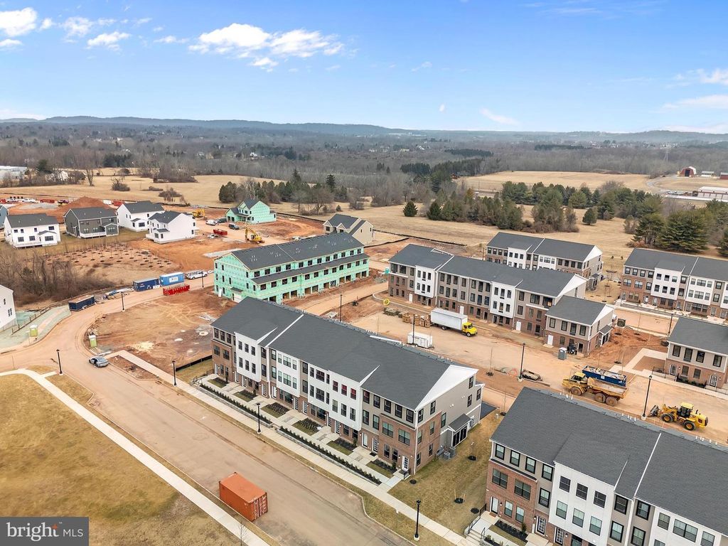 Image 3 of property listing at 257 LEWIS FISHER DRIVE, Pennington, NJ 08534