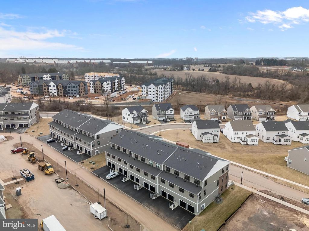 Image 4 of property listing at 257 LEWIS FISHER DRIVE, Pennington, NJ 08534