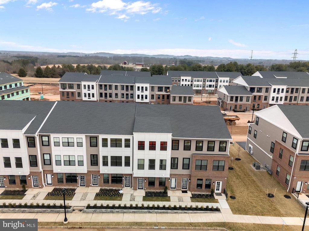 Image 5 of property listing at 257 LEWIS FISHER DRIVE, Pennington, NJ 08534