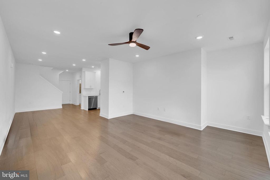 Image 7 of property listing at 257 LEWIS FISHER DRIVE, Pennington, NJ 08534