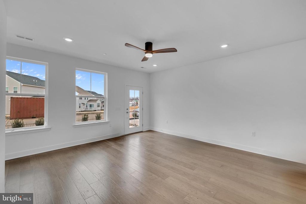 Image 8 of property listing at 257 LEWIS FISHER DRIVE, Pennington, NJ 08534