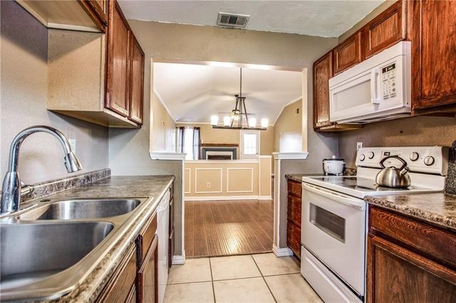 6817 Haltom Road, Fort Worth, TX 76137