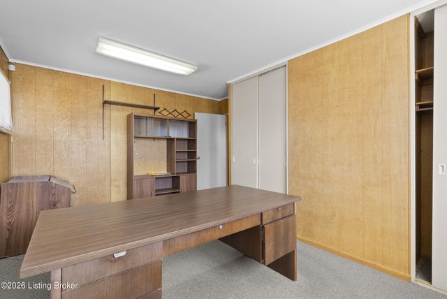 2909 Hikes Ln, Louisville, KY 40218