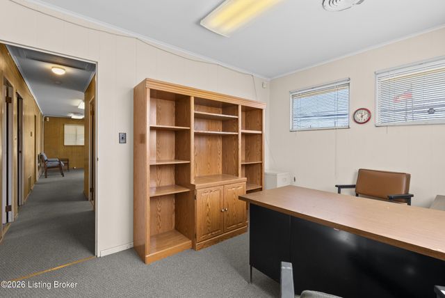 2909 Hikes Ln, Louisville, KY 40218