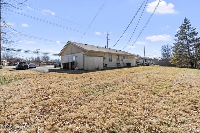 2909 Hikes Ln, Louisville, KY 40218