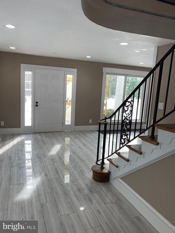 204 DONMORE DR, Great Falls, VA 22066