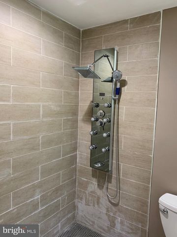 204 DONMORE DR, Great Falls, VA 22066