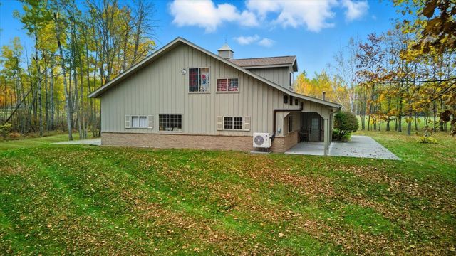 21437 County Road 17, Cohasset, MN 55721