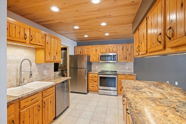 21437 County Road 17, Cohasset, MN 55721