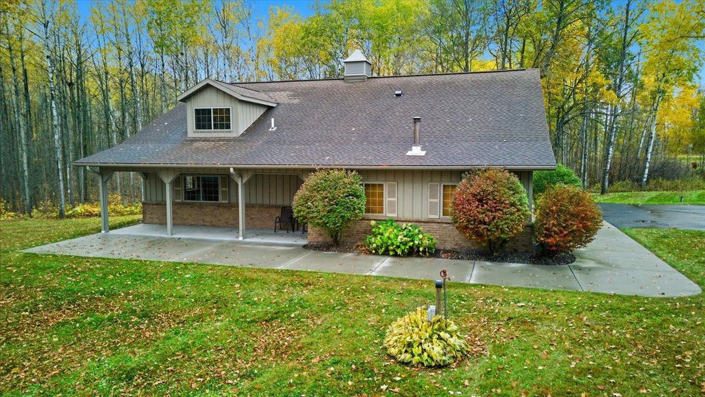 21437 County Road 17, Cohasset, MN 55721