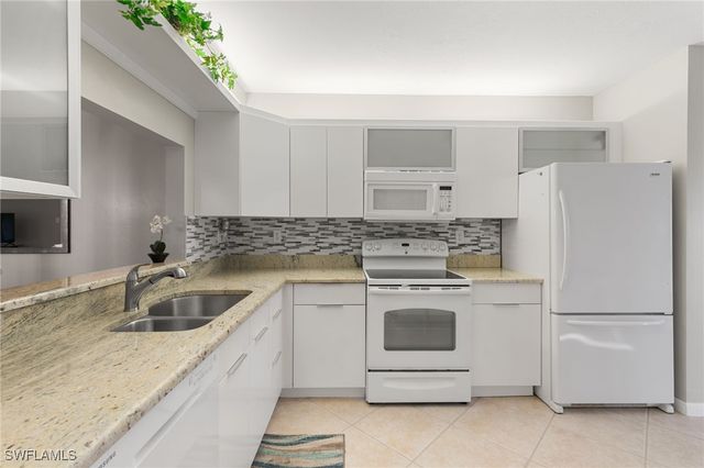 1828 Kings Lake BLVD 103, Naples, FL 34112