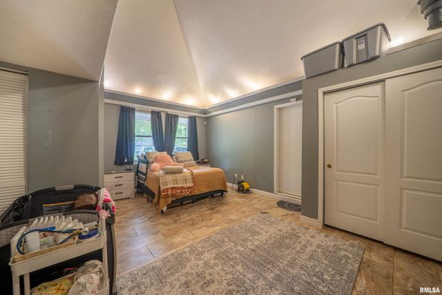 2318 N NORTHCREST Drive, Peoria, IL 61604