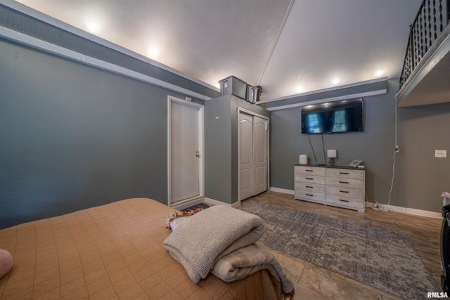 2318 N NORTHCREST Drive, Peoria, IL 61604