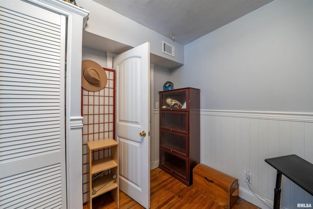 2318 N NORTHCREST Drive, Peoria, IL 61604