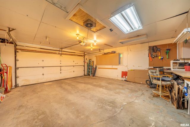 2318 N NORTHCREST Drive, Peoria, IL 61604