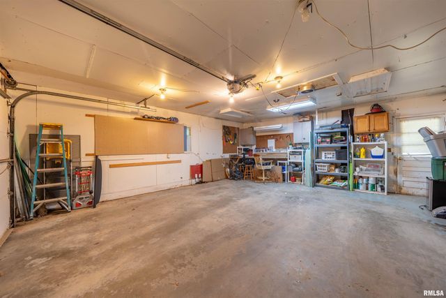 2318 N NORTHCREST Drive, Peoria, IL 61604