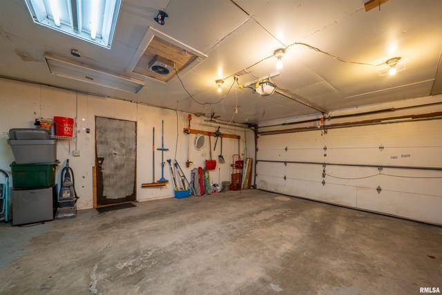 2318 N NORTHCREST Drive, Peoria, IL 61604