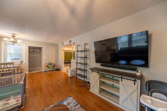 2318 N NORTHCREST Drive, Peoria, IL 61604