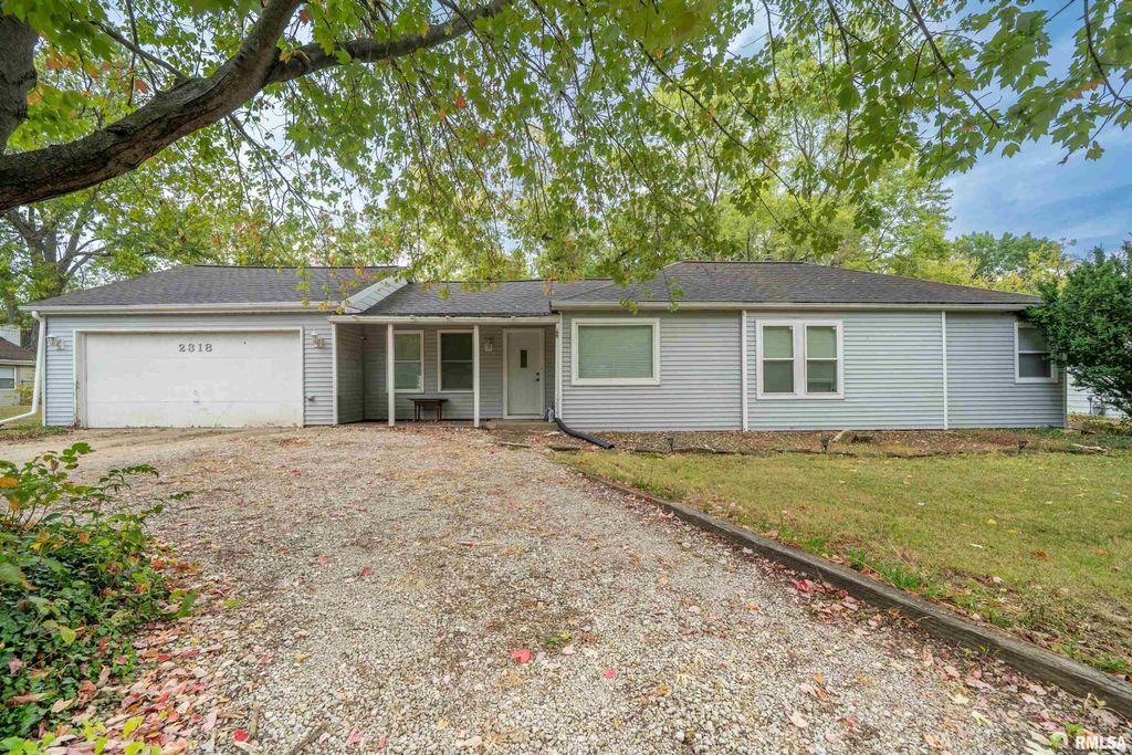 2318 N NORTHCREST Drive, Peoria, IL 61604