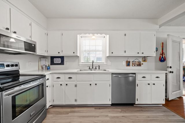 314 Kauai King Dr, Hopkinsville, KY 42240