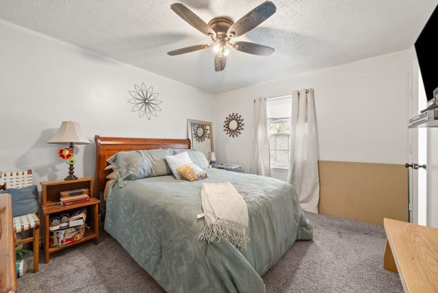 314 Kauai King Dr, Hopkinsville, KY 42240