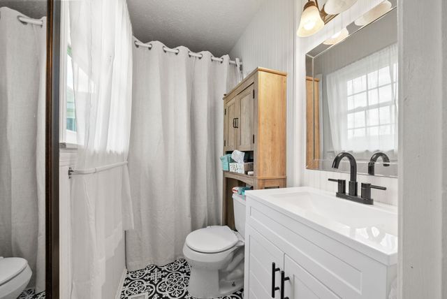 314 Kauai King Dr, Hopkinsville, KY 42240