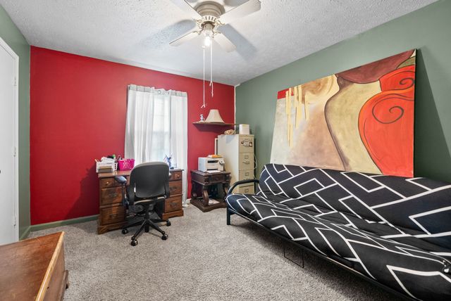 314 Kauai King Dr, Hopkinsville, KY 42240