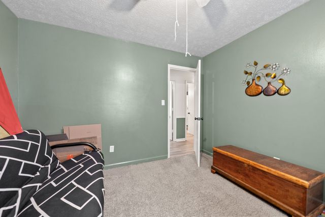 314 Kauai King Dr, Hopkinsville, KY 42240