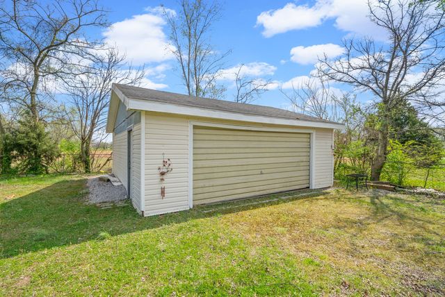 314 Kauai King Dr, Hopkinsville, KY 42240