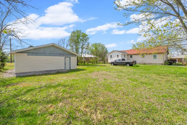 314 Kauai King Dr, Hopkinsville, KY 42240