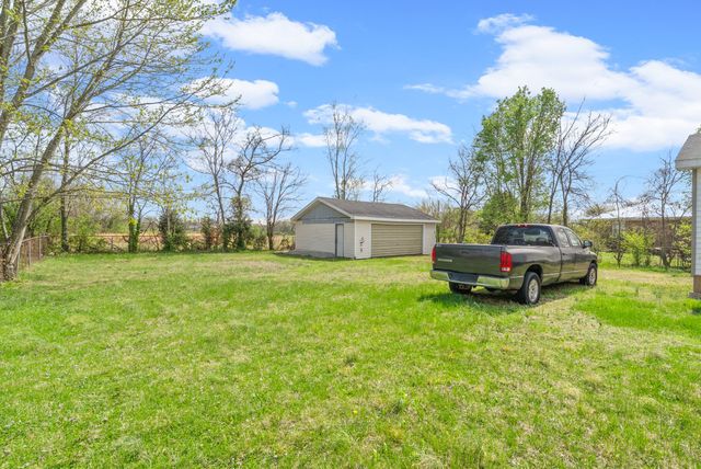 314 Kauai King Dr, Hopkinsville, KY 42240