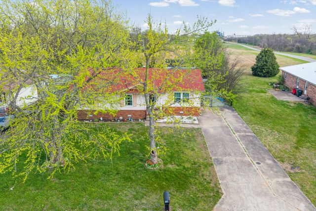 314 Kauai King Dr, Hopkinsville, KY 42240