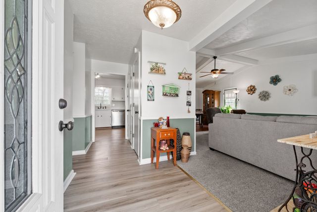 314 Kauai King Dr, Hopkinsville, KY 42240