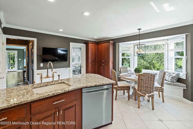 5 Pirates Cove Road, Little Silver, NJ 07739