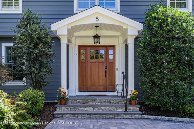 5 Pirates Cove Road, Little Silver, NJ 07739
