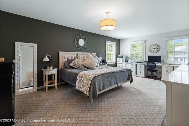 5 Pirates Cove Road, Little Silver, NJ 07739