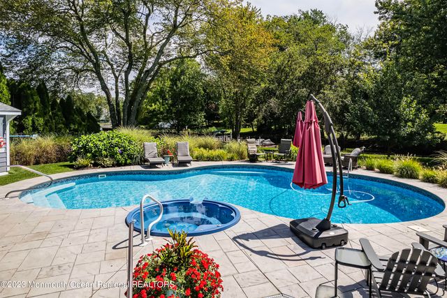 5 Pirates Cove Road, Little Silver, NJ 07739