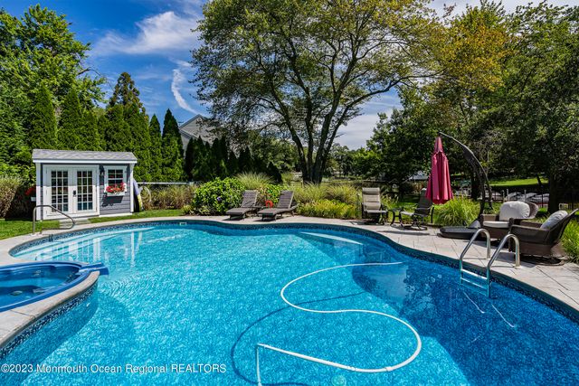 5 Pirates Cove Road, Little Silver, NJ 07739