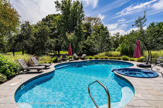 5 Pirates Cove Road, Little Silver, NJ 07739