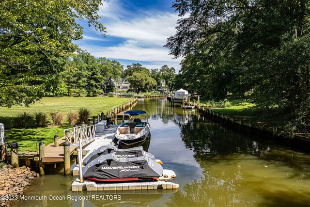 5 Pirates Cove Road, Little Silver, NJ 07739