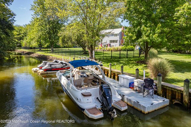 5 Pirates Cove Road, Little Silver, NJ 07739