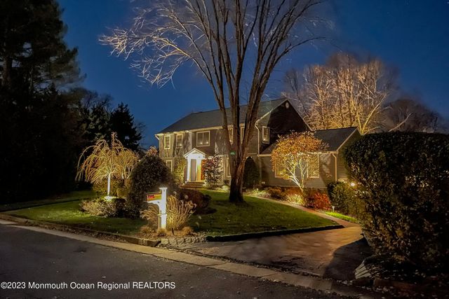 5 Pirates Cove Road, Little Silver, NJ 07739